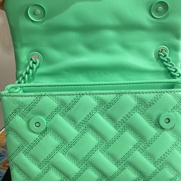 Kurt Geiger Medium Kensington Drench Leather Convertible Shoulder Bag - Picture 9 of 13